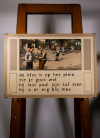 Moeder gaat naar Fik. De klas is op het plein. 2 Zijdig.