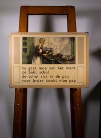 Nu gaat moe aan het werk. Bijna raken ze onder een wagen. 2 Zijdig