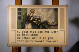 Nu gaat moe aan het werk. Bijna raken ze onder een wagen. 2 Zijdig