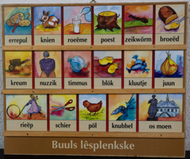 Leesplankje Dialect – Buuls Lesplenkske