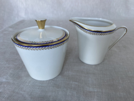 Melkkannetje en suikerpot Jäger & Co, sierrand met blauw en goud