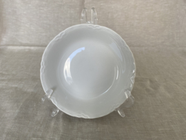 Gebaksschaaltje Hutschenreuther, wit met golfrand