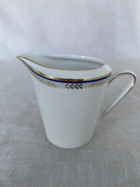 Melkkannetje en suikerpot Jäger & Co, sierrand met blauw en goud