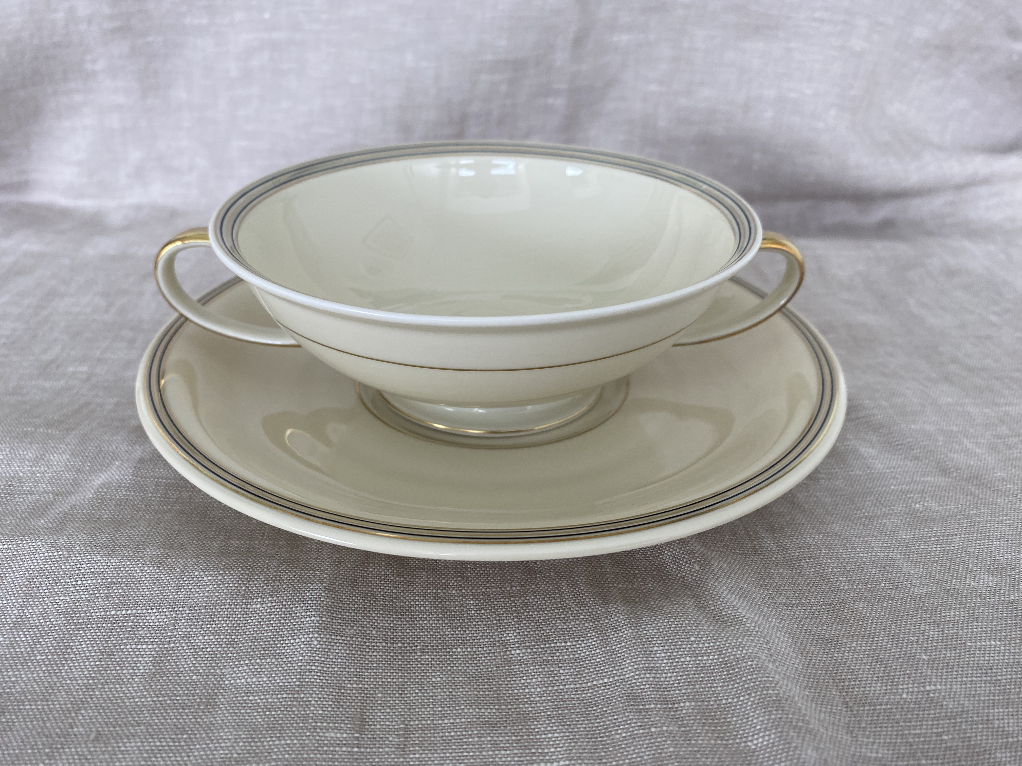 Soepkom met schotel Rosenthal, goudzwarte rand