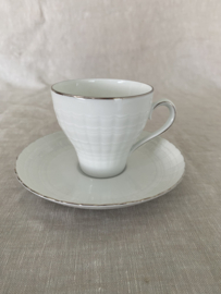 Koffiekop Hutschenreuther, wit met zilveren rand