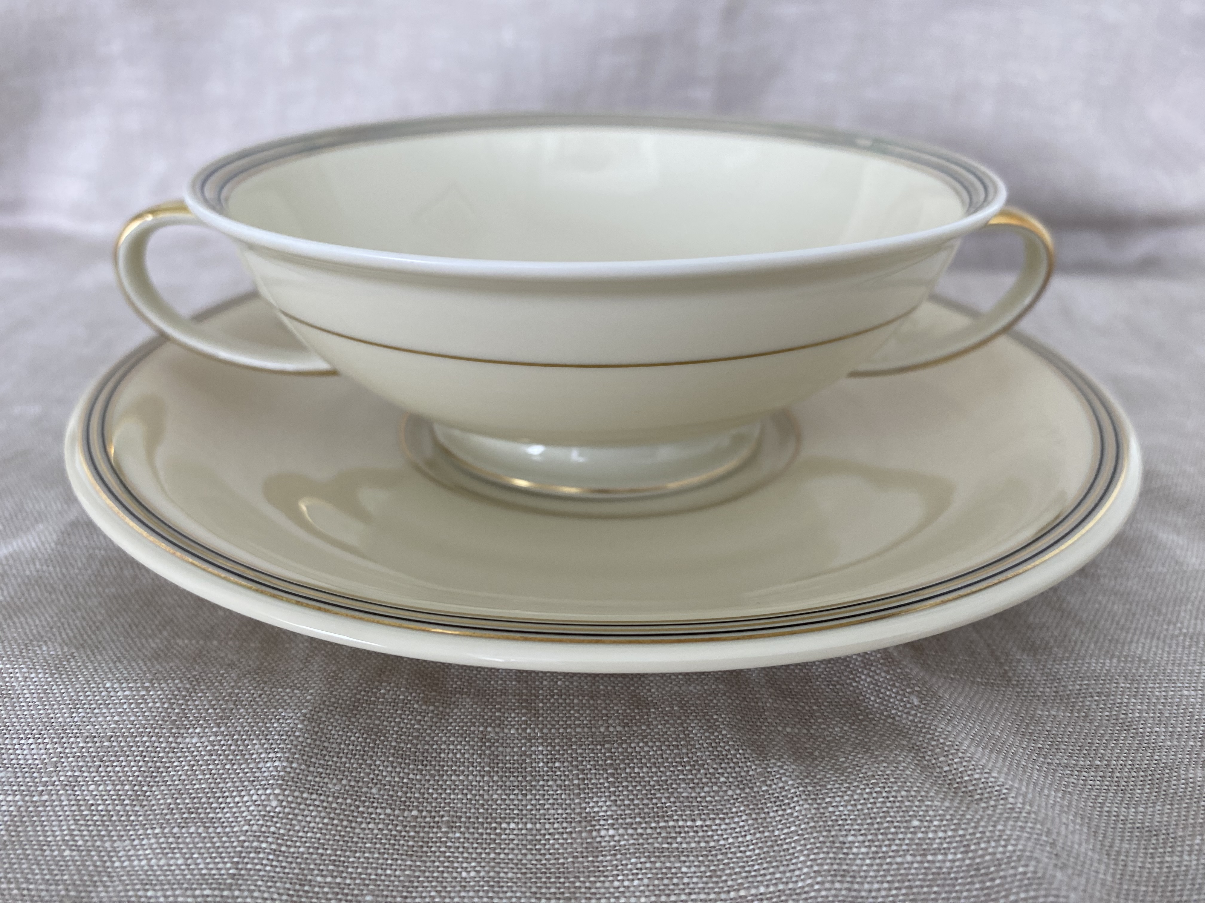 Soepkom met schotel Rosenthal, goudzwarte rand