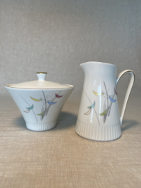 Melkkannetje en suikerpot met deksel, Eschenbach geometrisch motief