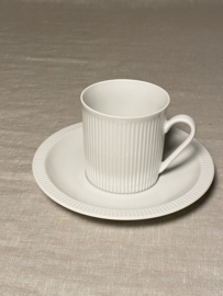 Koffiekop Royal Porcelain, wit met geribbelde rand