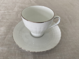Koffiekop Hutschenreuther, wit met zilveren rand