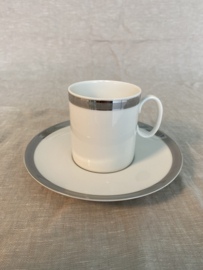 Koffiekop Thomas, grijs met zilveren rand