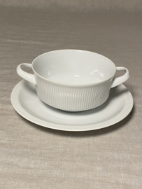 Soepkom Royal Porcelain, wit met geribbelde rand
