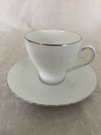 Koffiekop Hutschenreuther, wit met zilveren rand