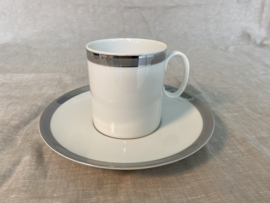 Koffiekop Thomas, grijs met zilveren rand