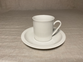 Koffiekop Royal Porcelain, wit met geribbelde rand