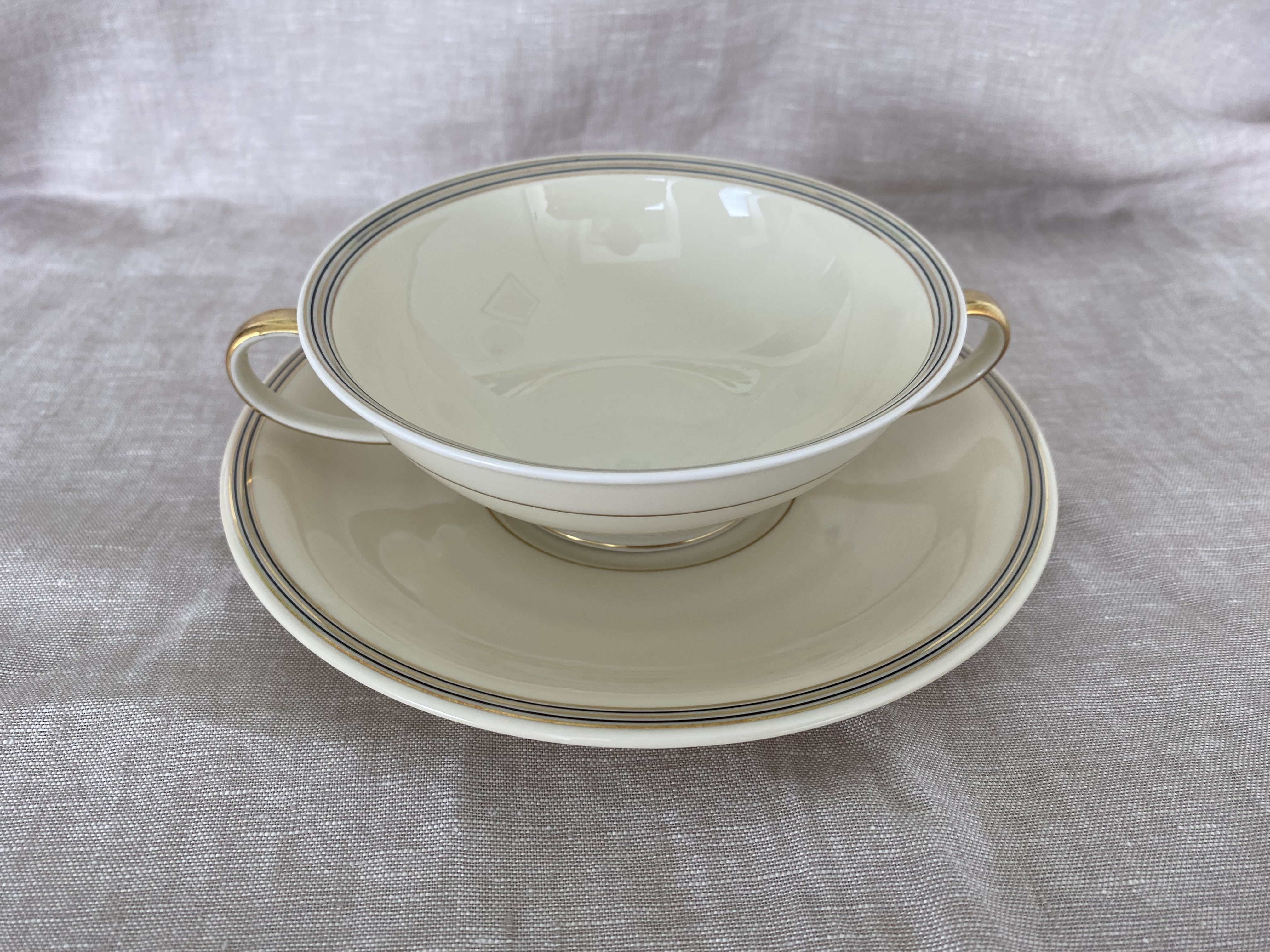 Soepkom met schotel Rosenthal, goudzwarte rand