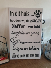 Tekstbord In dit huis honden