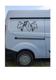 Raam / muursticker  3paarden hoofden
