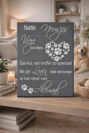 Tekstbord - spreukenbord  Natte neusjes vieze pootjes