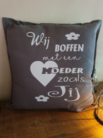 Kussen wij boffen met een moeder