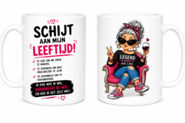 bedrukte Beker / mok met tekst en afbeelding - schijt aan mijn leeftijd