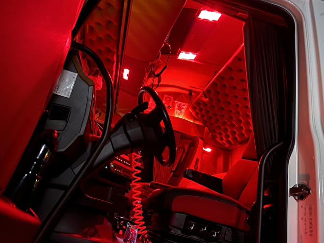 ROUGE - LUMIÈRE INTERIEUR SPOT 24V - TRUCKJUNKIE