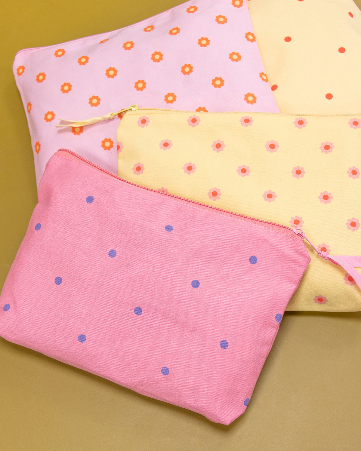 Etui stippen roze