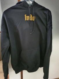 Lekker warme hoodie met opdruk Indo.( Zwarte hoodie met gele opdruk )
