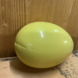 Geel, plastic paasei