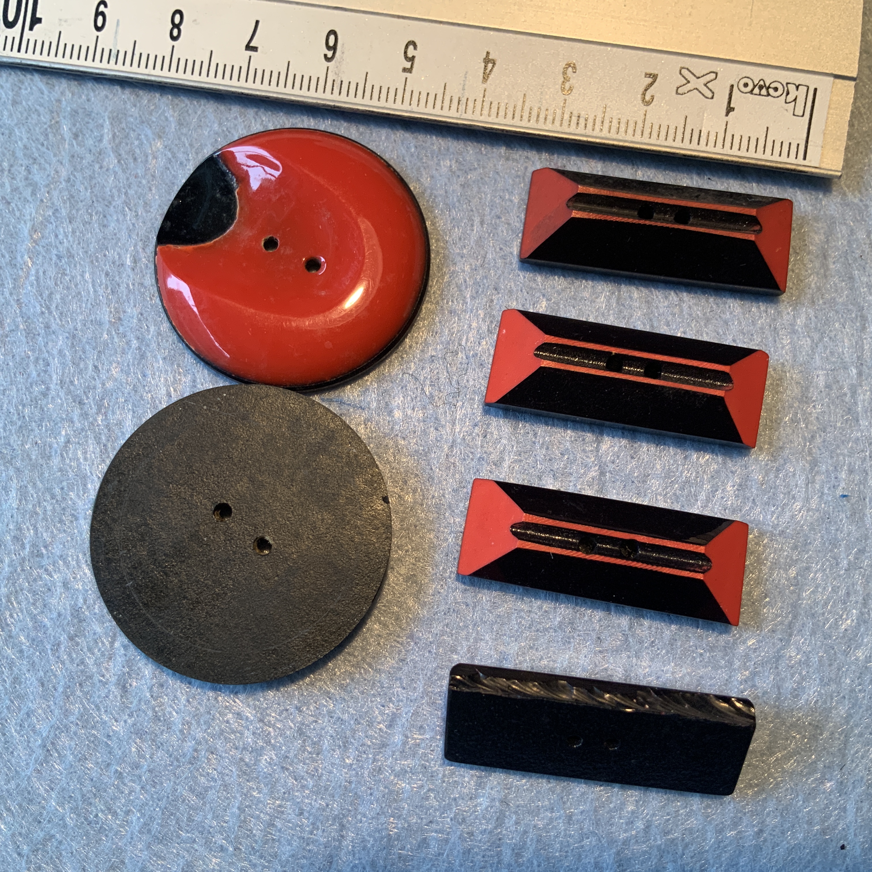 Set zwart rode knopen