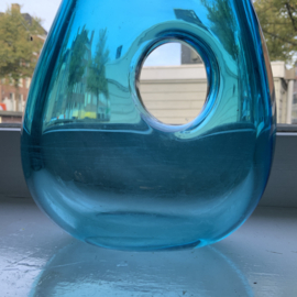 Turqoise kan van glas