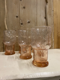 Groot glas van roze glas