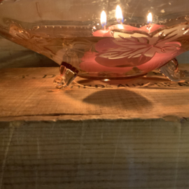 Roze persglas schaal op pootjes