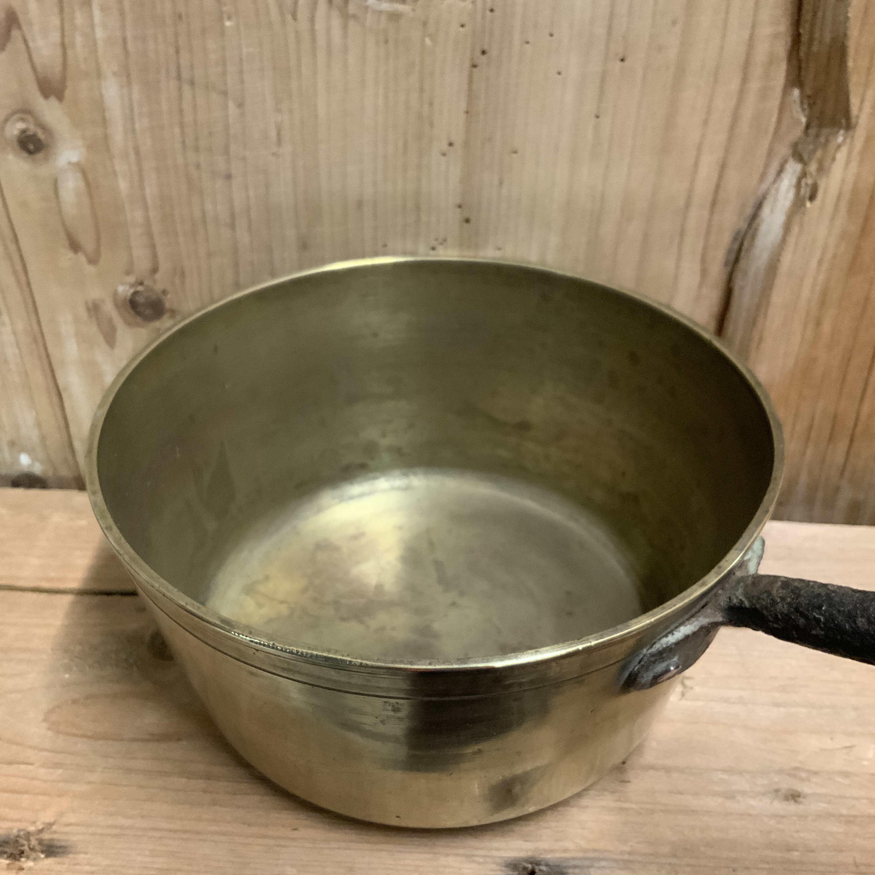 Koperen pannetje met metalen steel