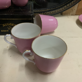 Set antieke kop en schotels, porselein