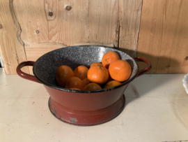 Brocante vergiet, bruin /grijs geëmailleerd.