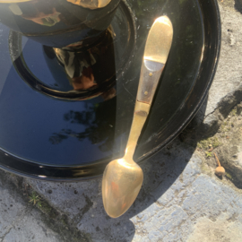 Een set vintage lepeltjes, messing met hout