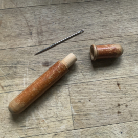 Antieke houten naalden koker