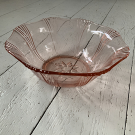 Roze persglas schaal