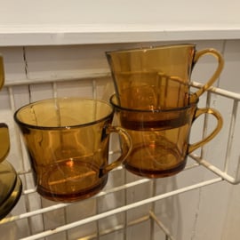 Set van 3 amberkleurige koffie kopjes met schotels