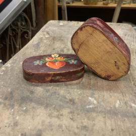 Spanen doosje, handbeschilderde met hart