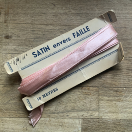 Oud kaartje met satijn lint