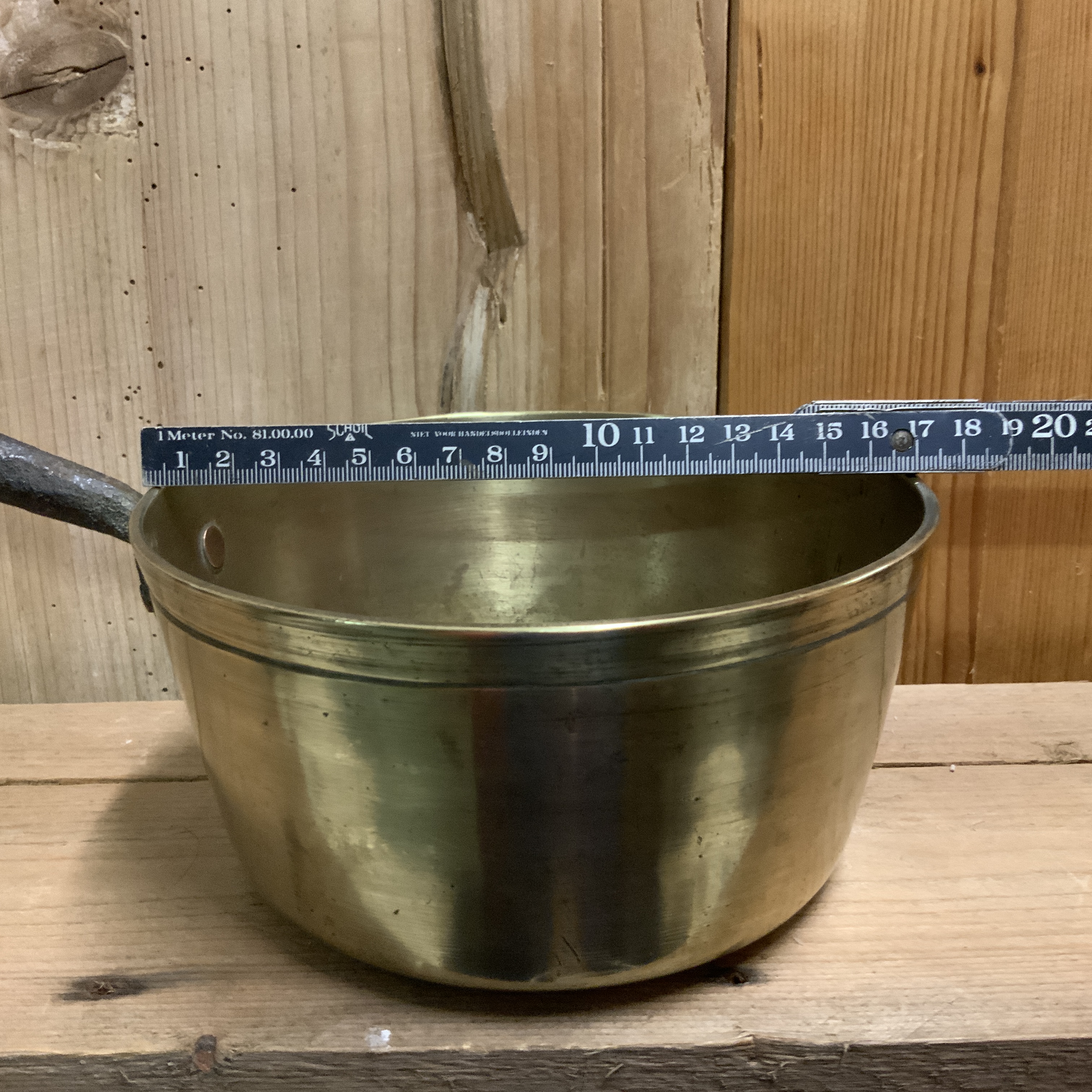 Koperen pannetje met metalen steel