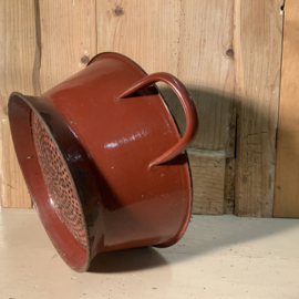 Brocante vergiet, bruin /grijs geëmailleerd.
