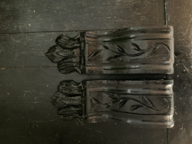 Set van 2 antieke houten ornamenten.