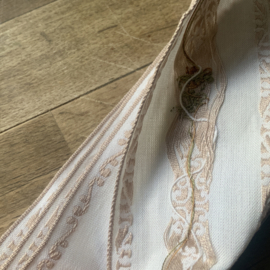 Band met bruin beige en groene decoratie