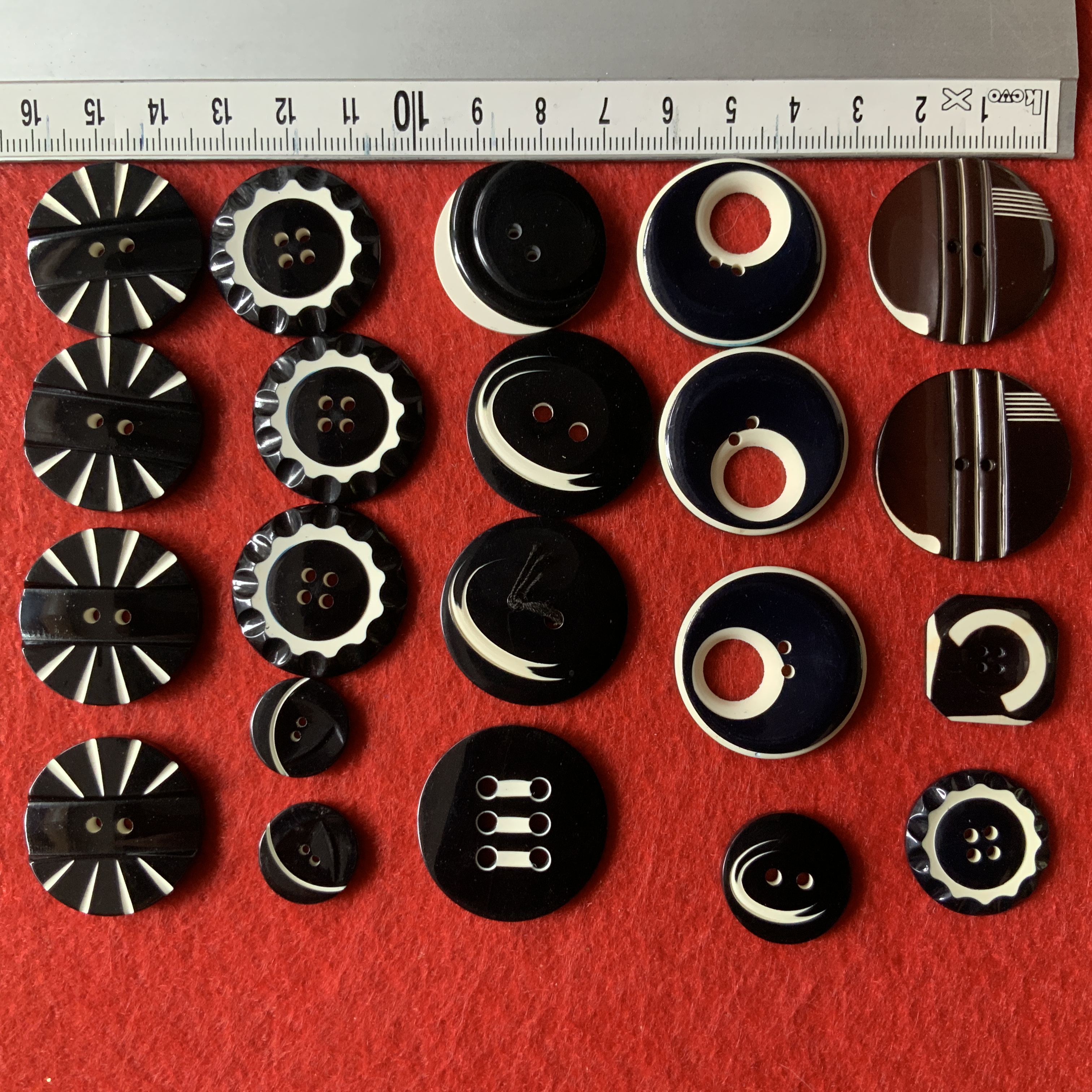 Een set ART DECO knopen