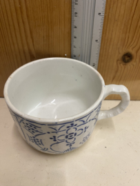 Set van 2 oude kopjes BLAU SAKS