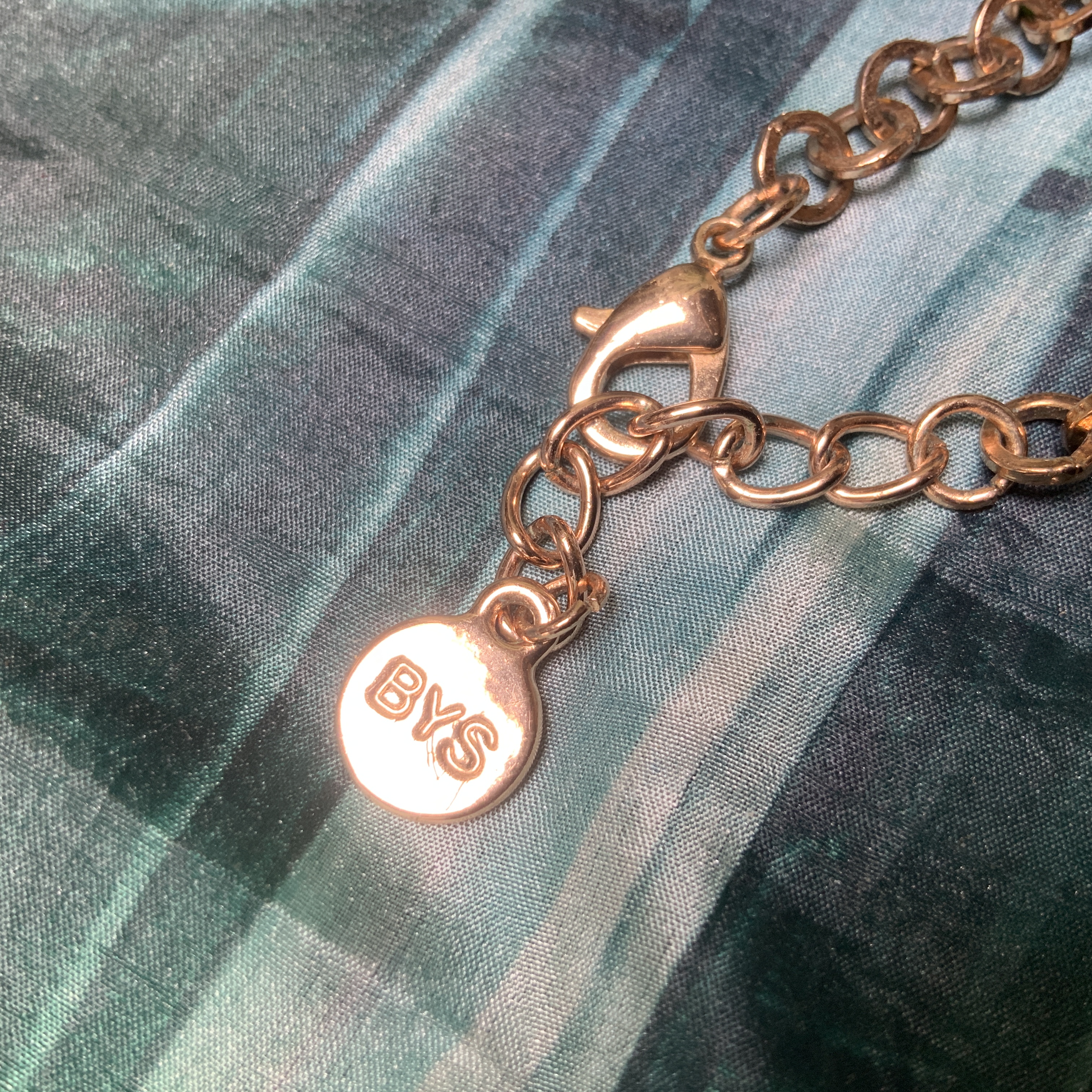 Bedelarmbandje BYS