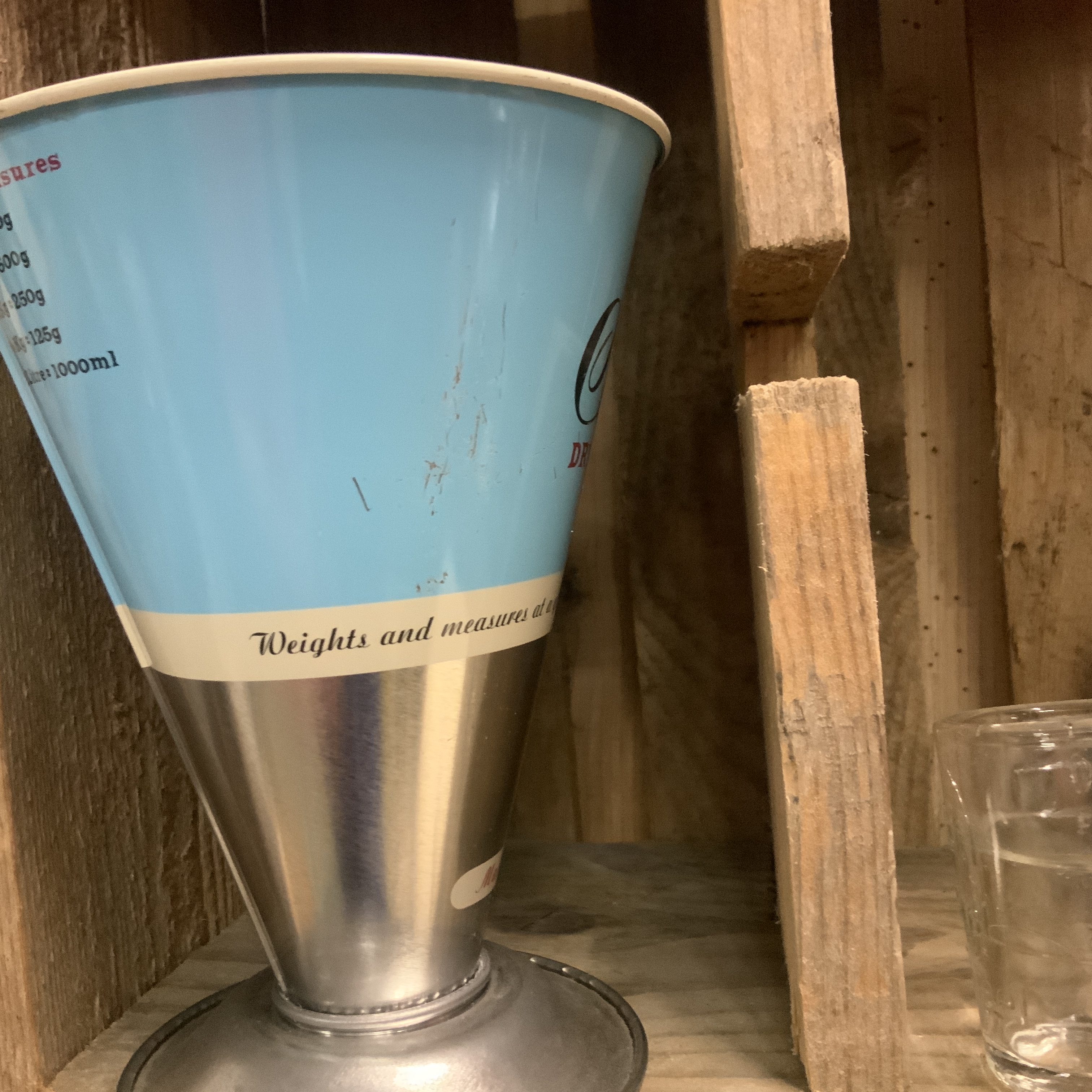 Vintage metalen maatbeker TALA