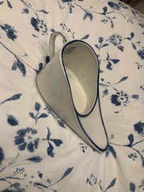Ondersteek of slipper bedpan